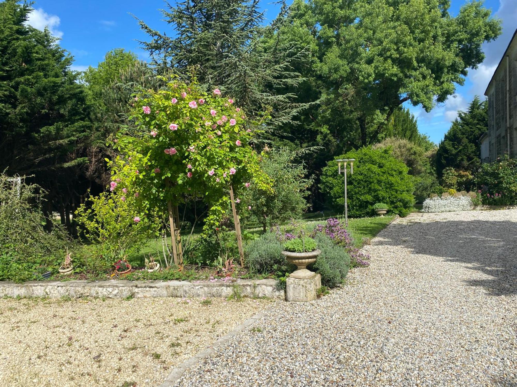 Domaine De La Perthuiserie Saint-Porchaire Luaran gambar