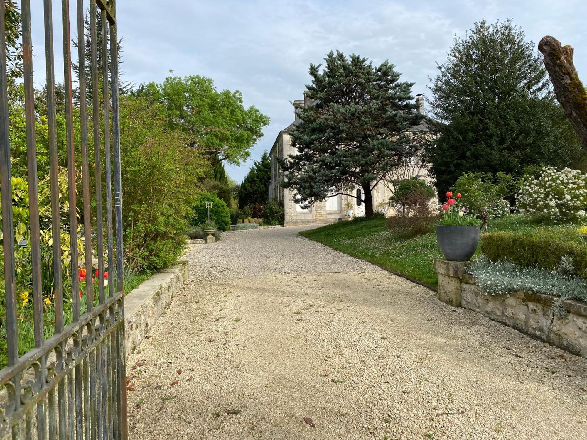 Domaine De La Perthuiserie Saint-Porchaire Luaran gambar