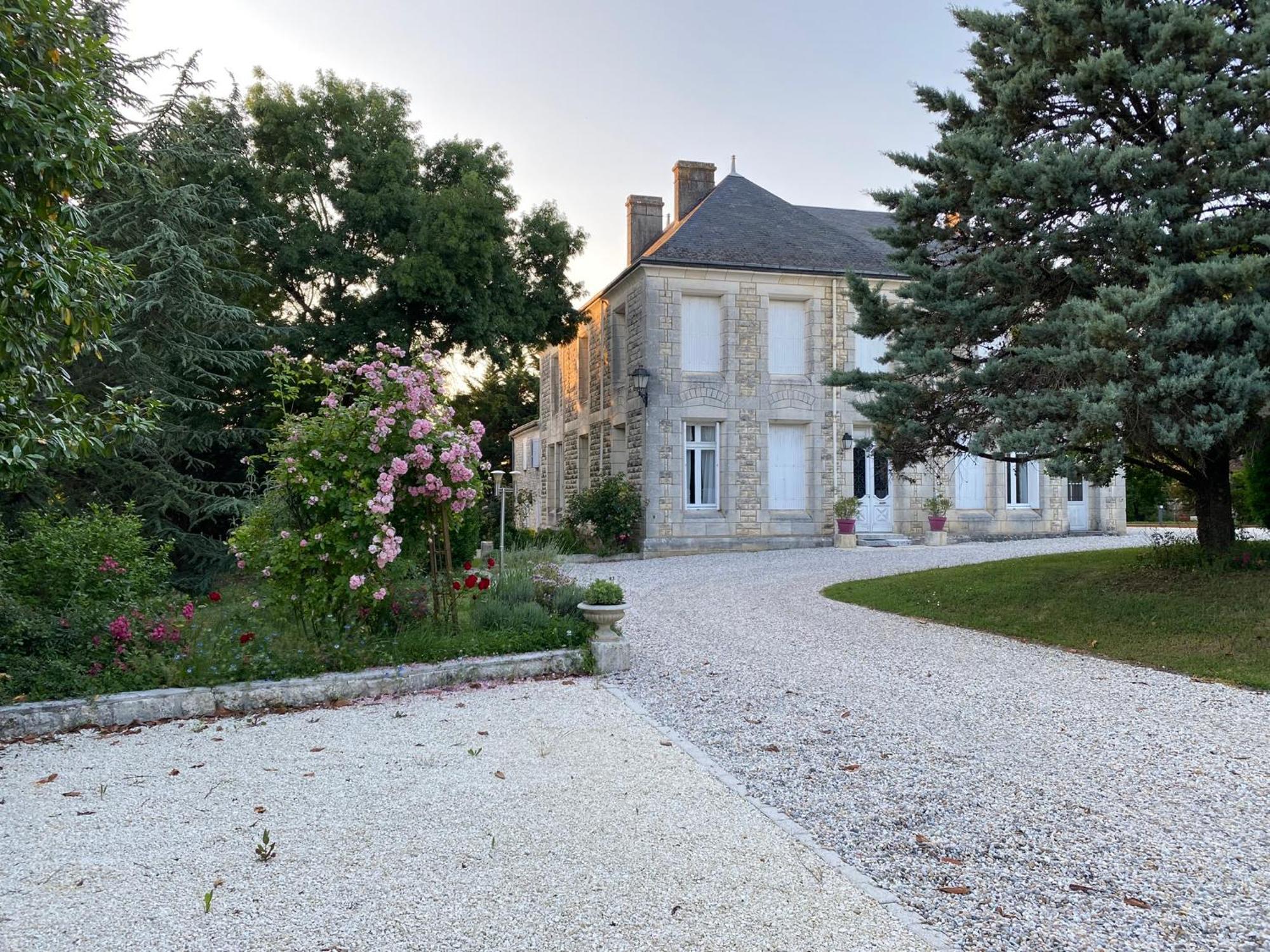 Domaine De La Perthuiserie Saint-Porchaire Luaran gambar